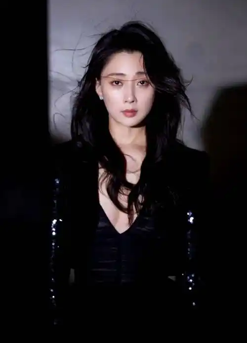 女神殷桃简直就是魔鬼身材,她的美丽可以说是达到了极致 –第 8 页–