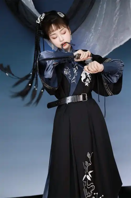 原创勾陈汉元素改良风衣日常汉服马面裙黑色国风外套冬明制8332