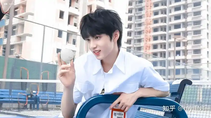 有没有刘耀文帅照,适合当壁纸的? - 知乎