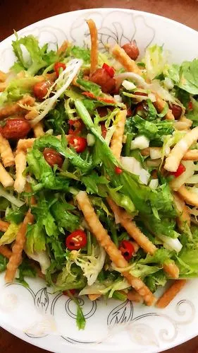 馓子拌苦菊的做法