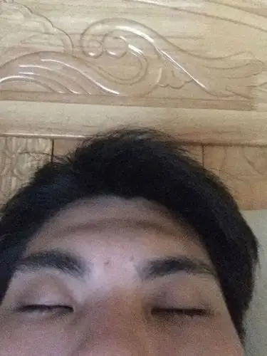 问:有知道面相的吗,眉骨高额头凹了.