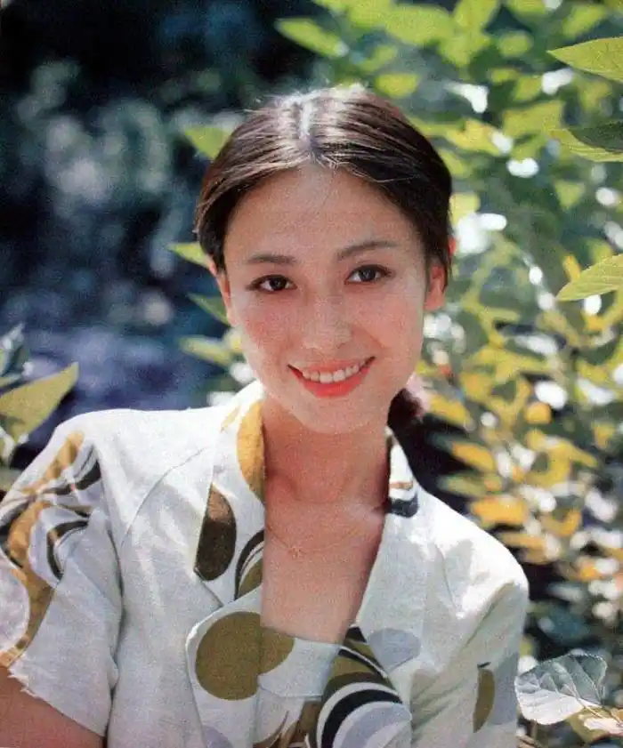 55岁左翎被前夫嘲讽后离婚带女儿嫁给地产富商结婚20年幸福至今