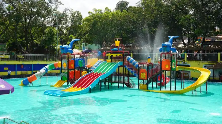 位于新造镇的广州8号艺术晒谷场水上乐园水上乐园值得一提的是,在8号