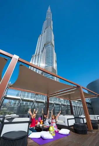 景点特色: 【哈利法塔(burj khlifa)】 又名迪拜塔,高828米,犹如直刺