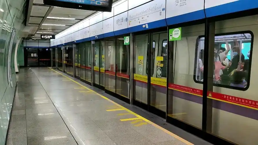 广州地铁2号线越秀公园出站