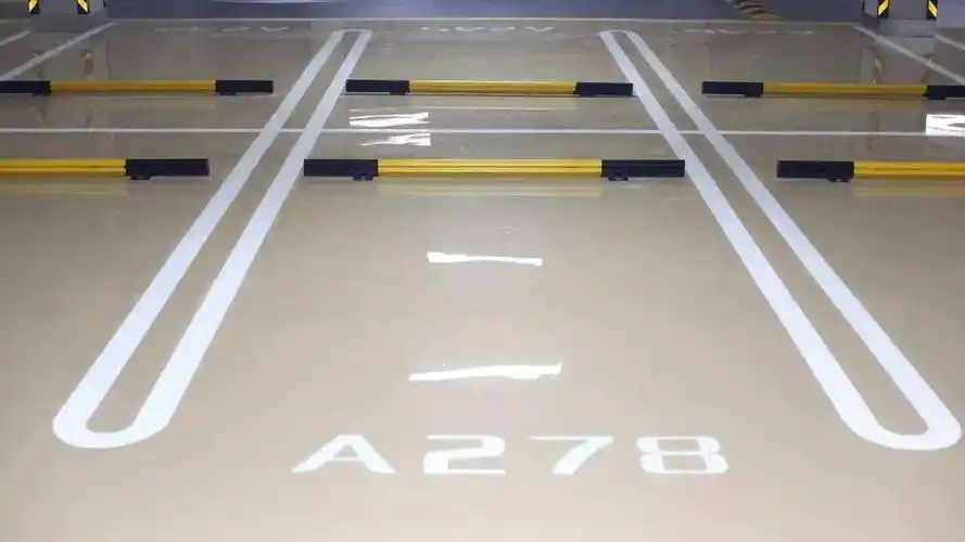 现实中车库完成倒车入库,简单掌握这一技巧,轻松入库,很实用!