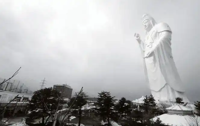 仙台大观音(日本)高度:100米.