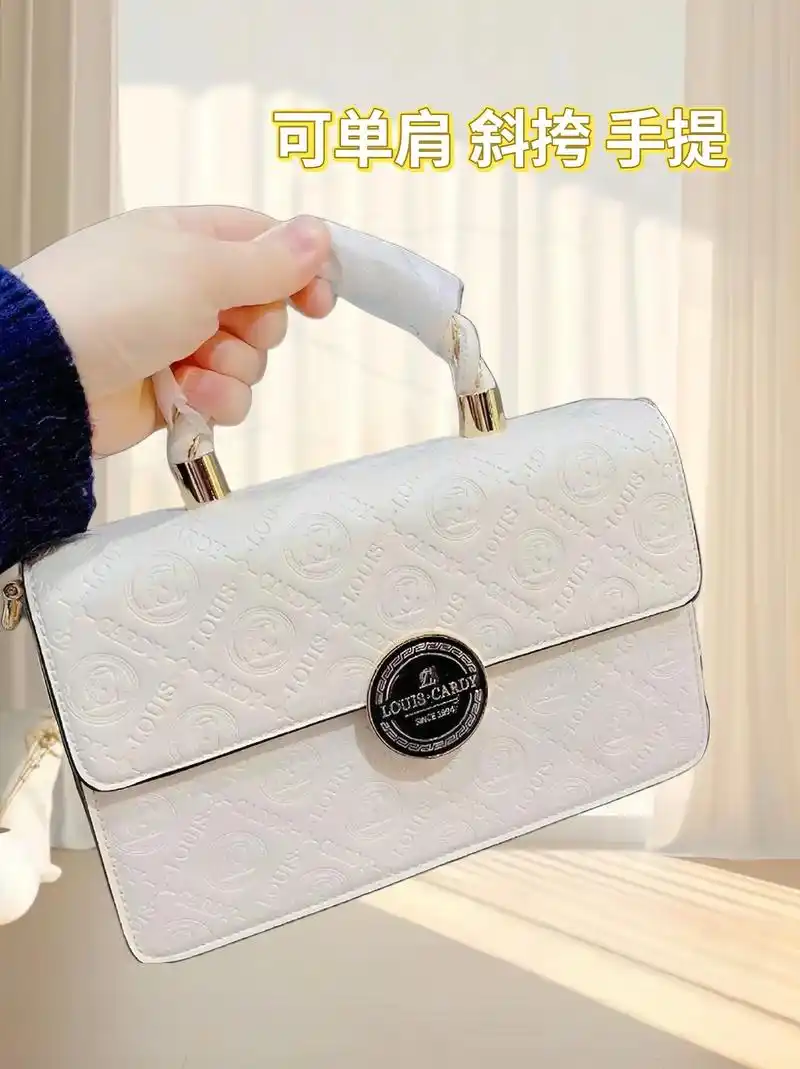 情人节快到啦,路易卡迪百搭链条包你喜欢,手提斜跨都可以,不论 - 抖音