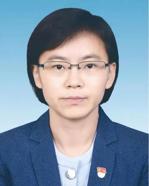80后美女干部任副厅级,短发干练气质不俗,学历更是"天花板"_网易订阅