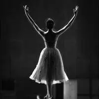 芭蕾舞背影女生头像_微信头像图片大全