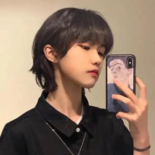 直流口水少年感十足的小狼尾短发