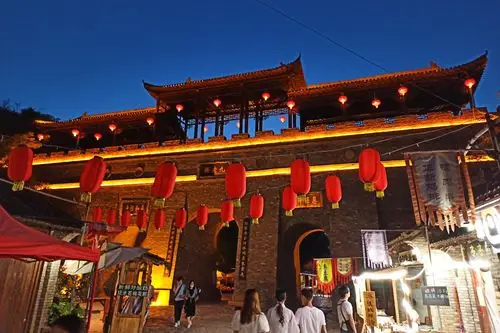 洛阳倒盏村踏着月色品民俗