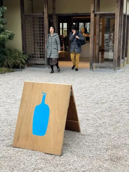 上海蓝瓶子今天开了,不到8点就开始排长队翻到手机里最后次去日本的