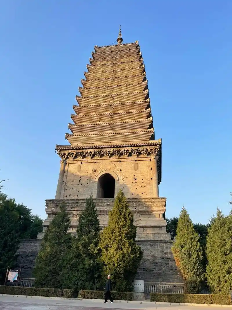 辽宁朝阳南塔 朝阳南塔位于朝阳市老城区内,与北塔遥相呼应,位于辽宁