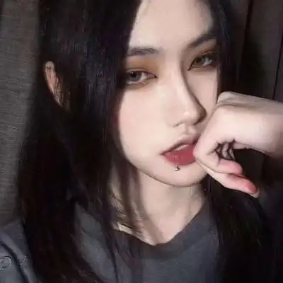 干净高冷女生头像