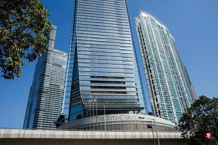 香港丽思卡尔顿酒店位于环球贸易广场(icc)最高的15层楼,即102楼至118