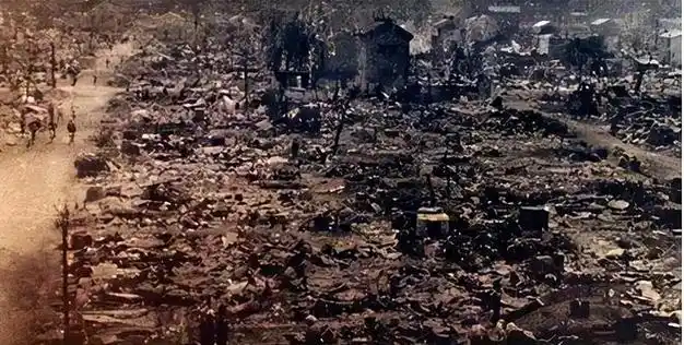 东京大轰炸有多惨烈美军最疯狂的复仇60万人被烧成黑炭