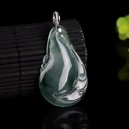 冰种飘花强荧光随形如意翡翠挂件 11.19克 04008