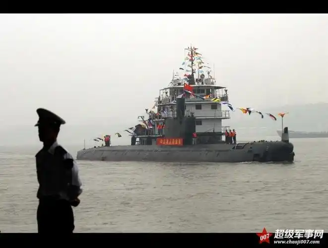 p>303潜艇也被称为幽灵潜艇303,是我国自行设计建造6633型鱼雷舰艇