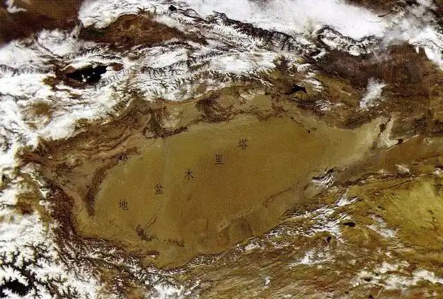 塔里木盆地地形图