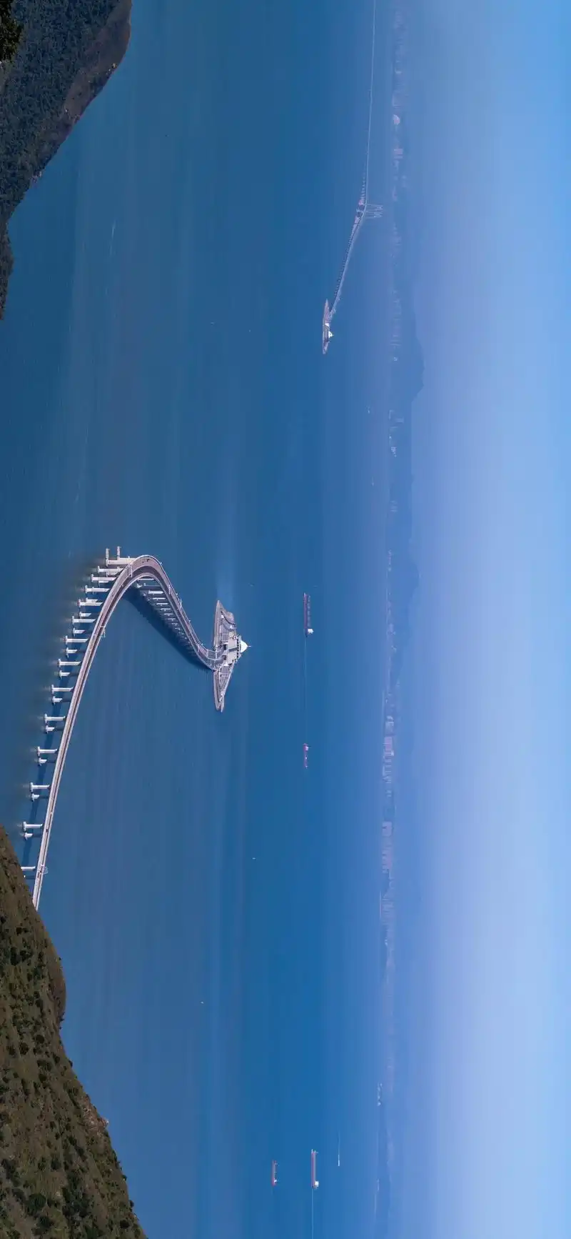 港珠澳大桥是连接中国香港,广东珠海和中国澳门的桥