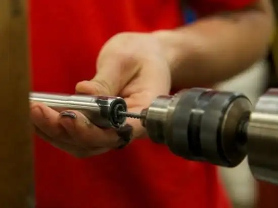 实拍:老外自制世界名枪全过程 手工作坊打造【16】