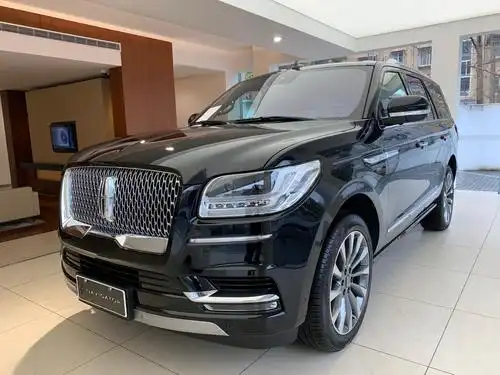 上市一年依旧一车难求全副武装的林肯领航员吊打奔驰gls易如反掌