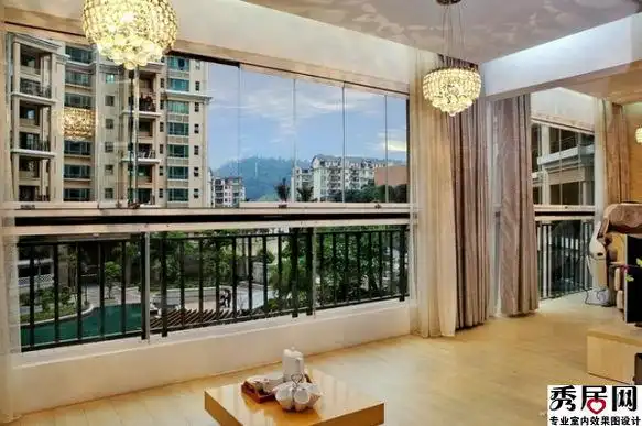 客厅落地窗户黑色铝制护栏造型设计图 简约式客厅木色实木地板搭配