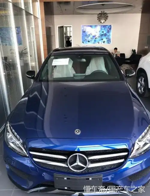 喜提奔驰c200标轴特别版宝蓝色车身这个专属轮毂帅到掉渣