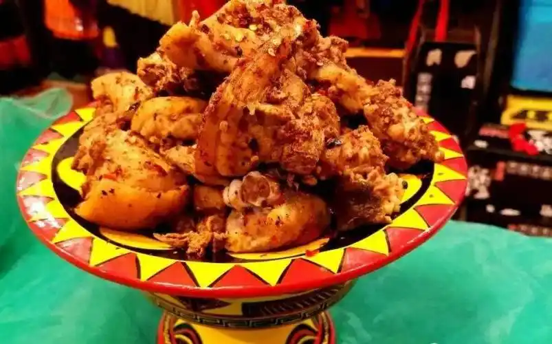 泛旅行生态美食之旅粗犷而原始的彝族坨坨肉