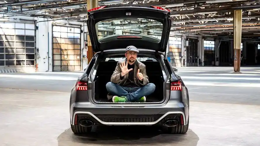 依旧西装暴徒全新一代奥迪rs6avant官图发布