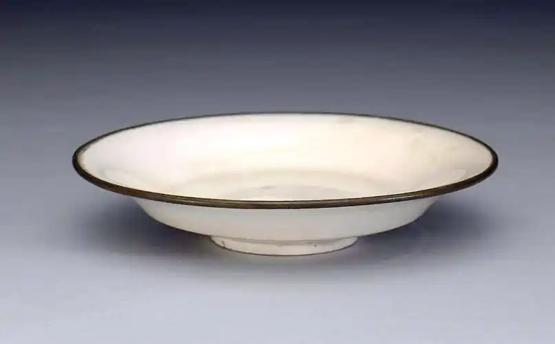 (转贴)台北故宫博物院定窑白瓷器(高清图片)会集(1)