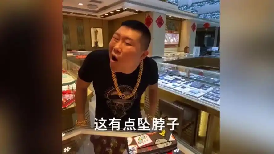 【街溜子】合集,小老弟,来根华子!