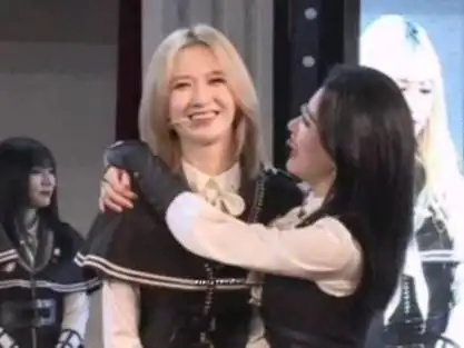 看到的时候心情激动吴哲晗戴萌snh48艾斯兔粉丝记得关注哦戴萌