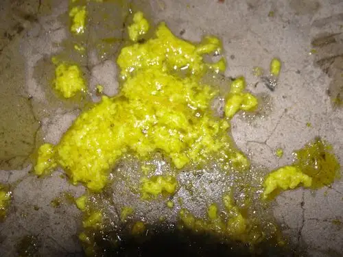 四个月的宝宝像是黄色的蛋花便正不正常?