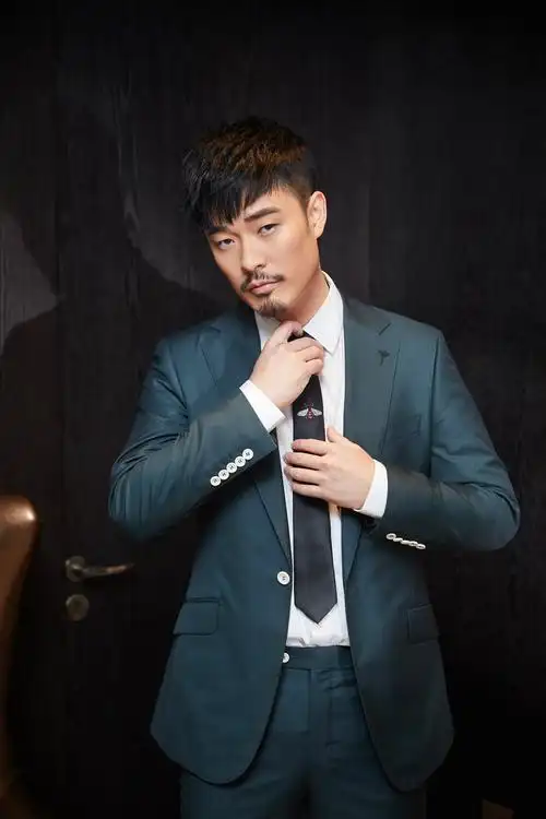 陈赫化身时尚博主变身gai上最靓的仔