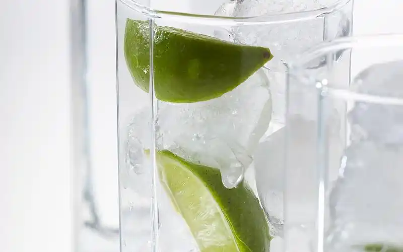 夏日清凉冰块饮料高清桌面壁纸图片