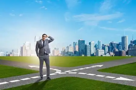 十字路口人图片