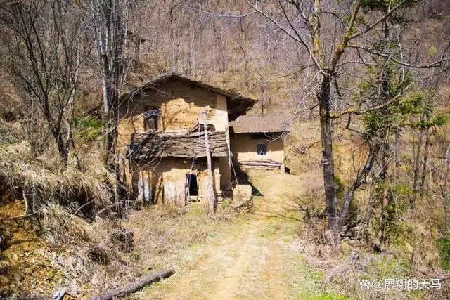 为什么有人说荒山野岭废弃的房子,千万不要随便进去呢?