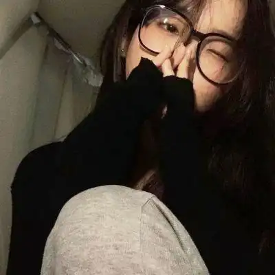 酷酷的却不失温柔的女生头像 好看甜酷女生头像有个性_女生头像_美头