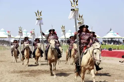 内蒙古第27届草原旅游那达慕大会开幕