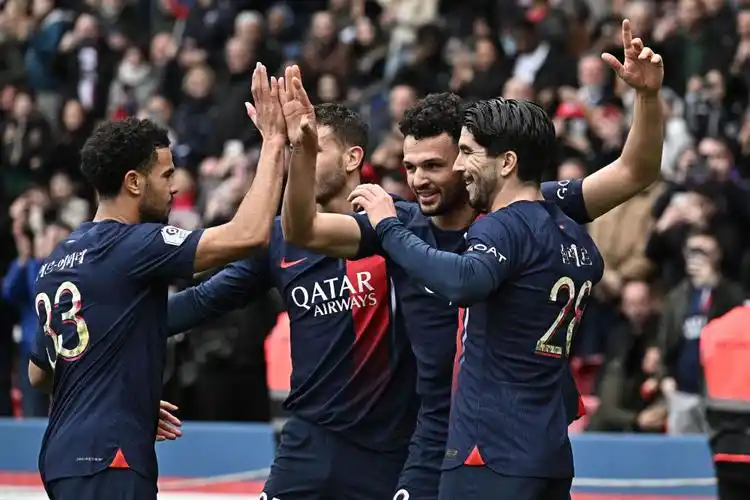 足球法甲巴黎圣日耳曼平兰斯