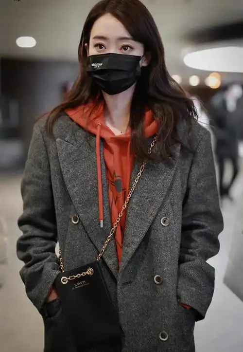 张小斐生日咖位飞升时尚品味改头换面穿万元大衣千元鞋子出街