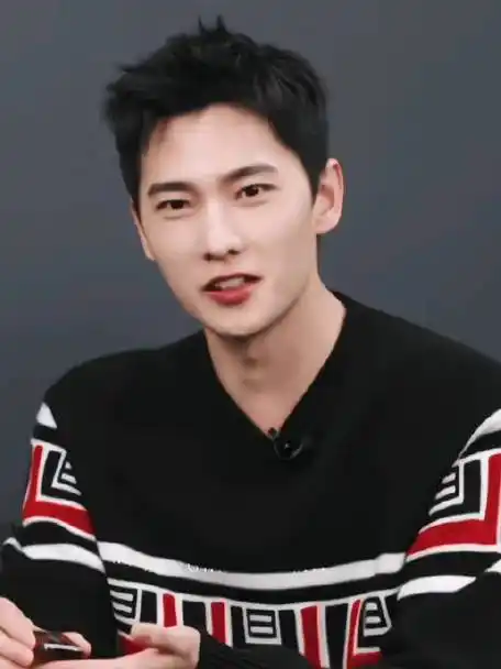 我宣布这次直播就是杨洋近期造型top1清爽短发完全就是运动型男本人啊