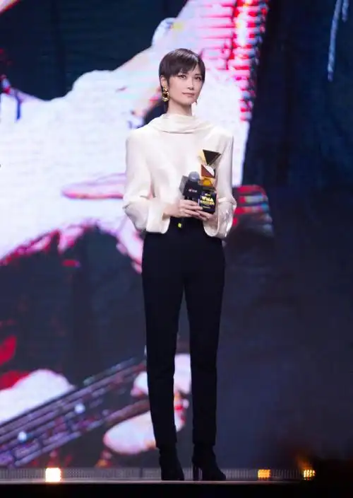 李宇春官宣重庆演唱会开两场##李宇春重庆演唱会