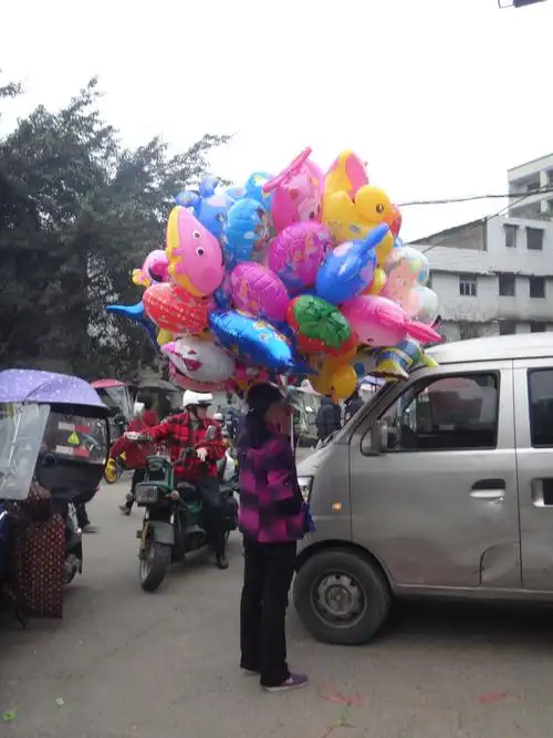 卖气球的大嫂