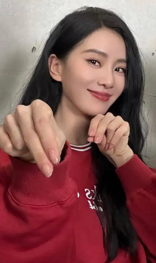 刘诗诗端水式晒自拍##刘诗诗一念关山