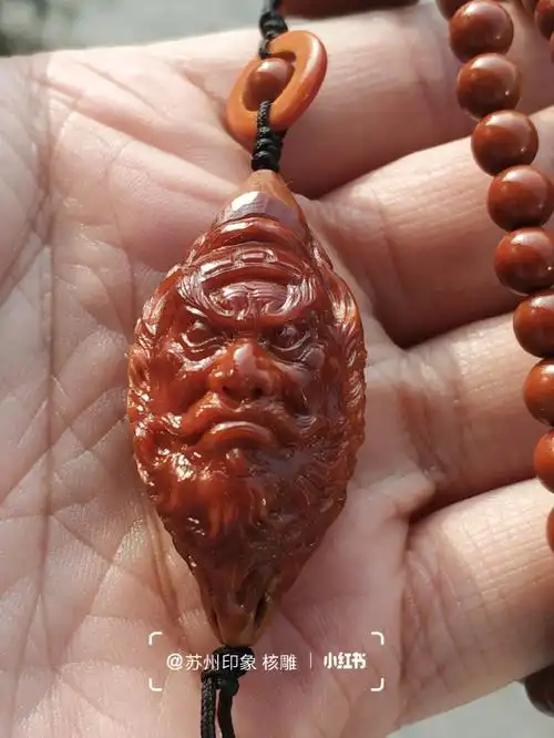 一事精致足矣动人橄榄核雕包浆玉化之美