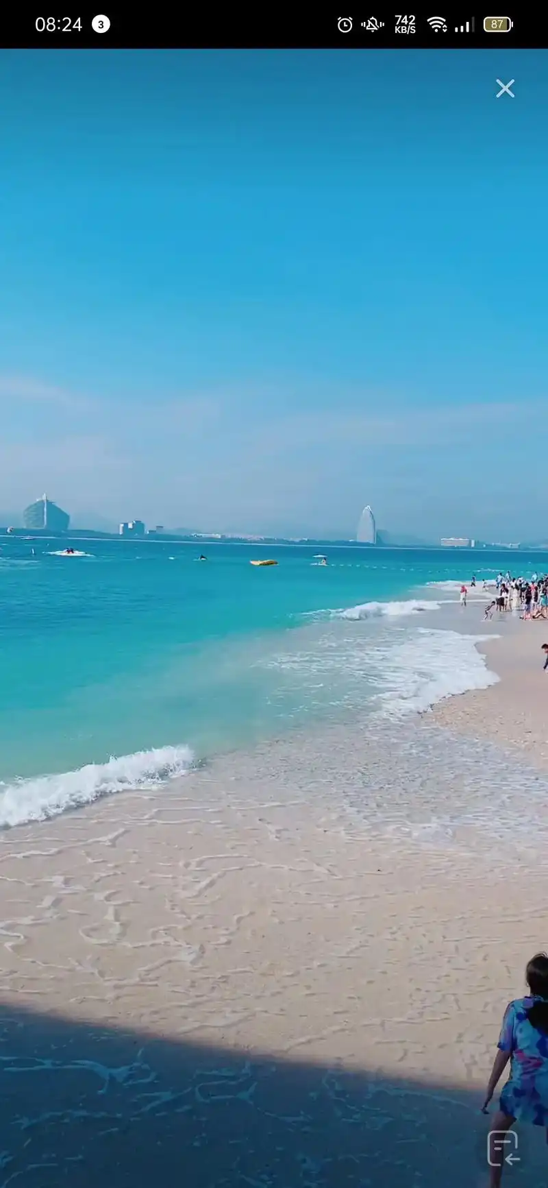 三亚美丽的夏日海边,明媚的阳光,欢叫的海鸥,还有面向大海,轻 - 抖音