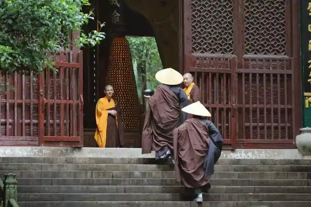 他未成年就出家,还当上佛门摄影师:没有什么看破红尘,只是缘深